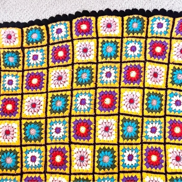 Vintage 70s Crochet Afghan Blanket Yellow Bright Granny Square Throw Lightweight - Picture 6 of 12